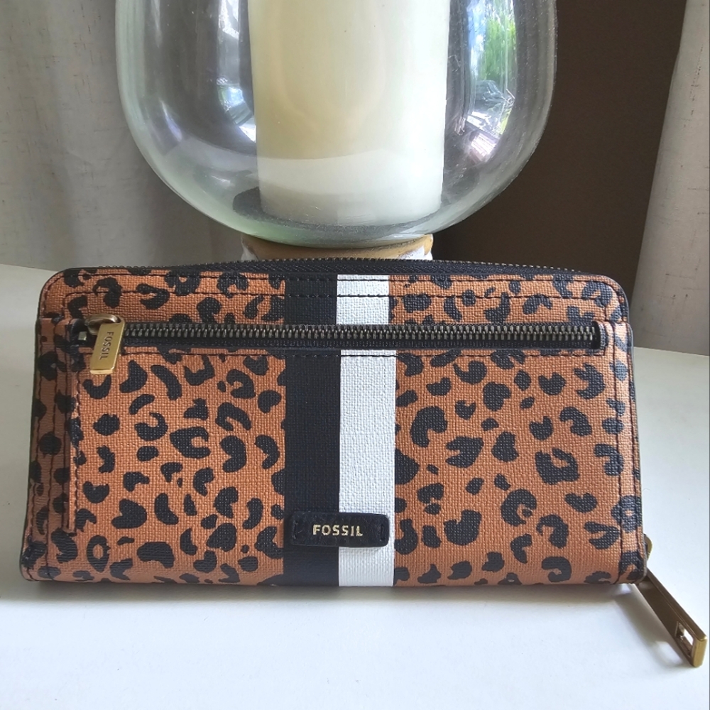 Fossil cheetah zip around wallet